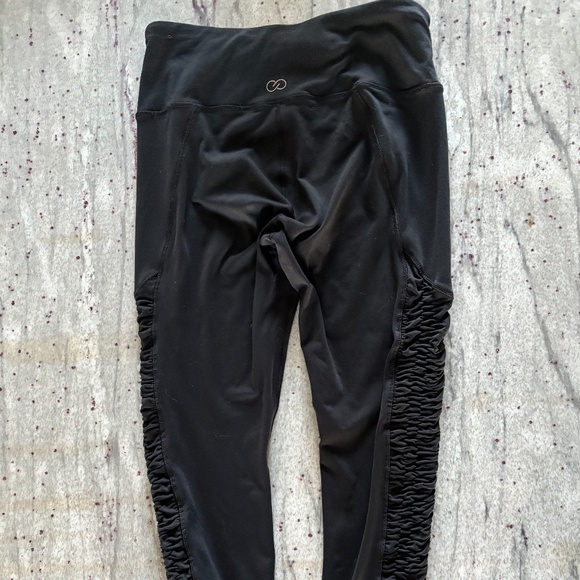 Stay the Path Womens Black Leggings with Rushed Sides - Size M - Picture 2 of 5